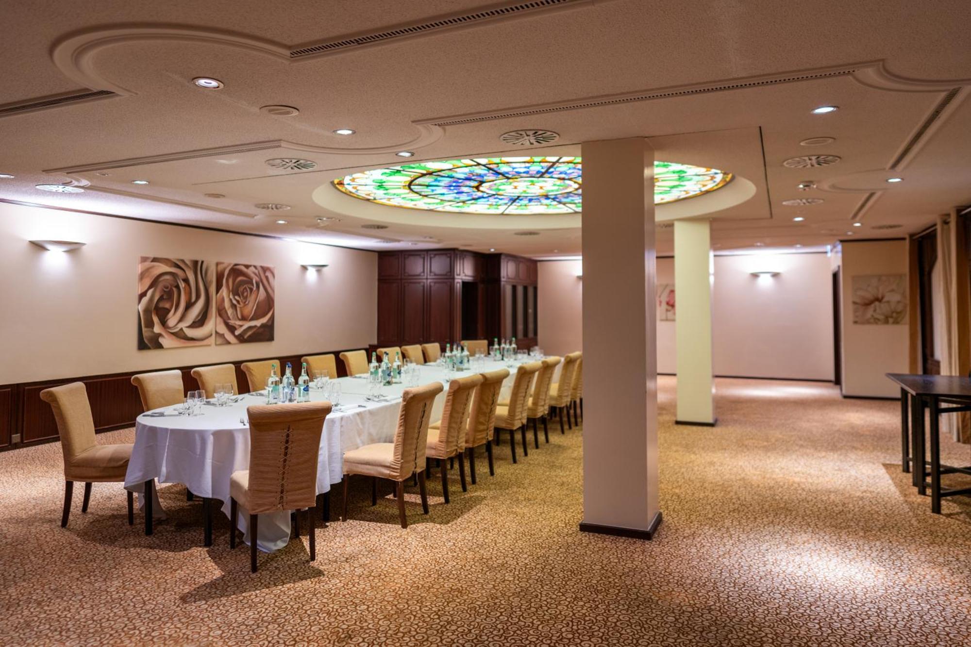 Moevenpick Hotel Geneva Meyrin Exterior photo