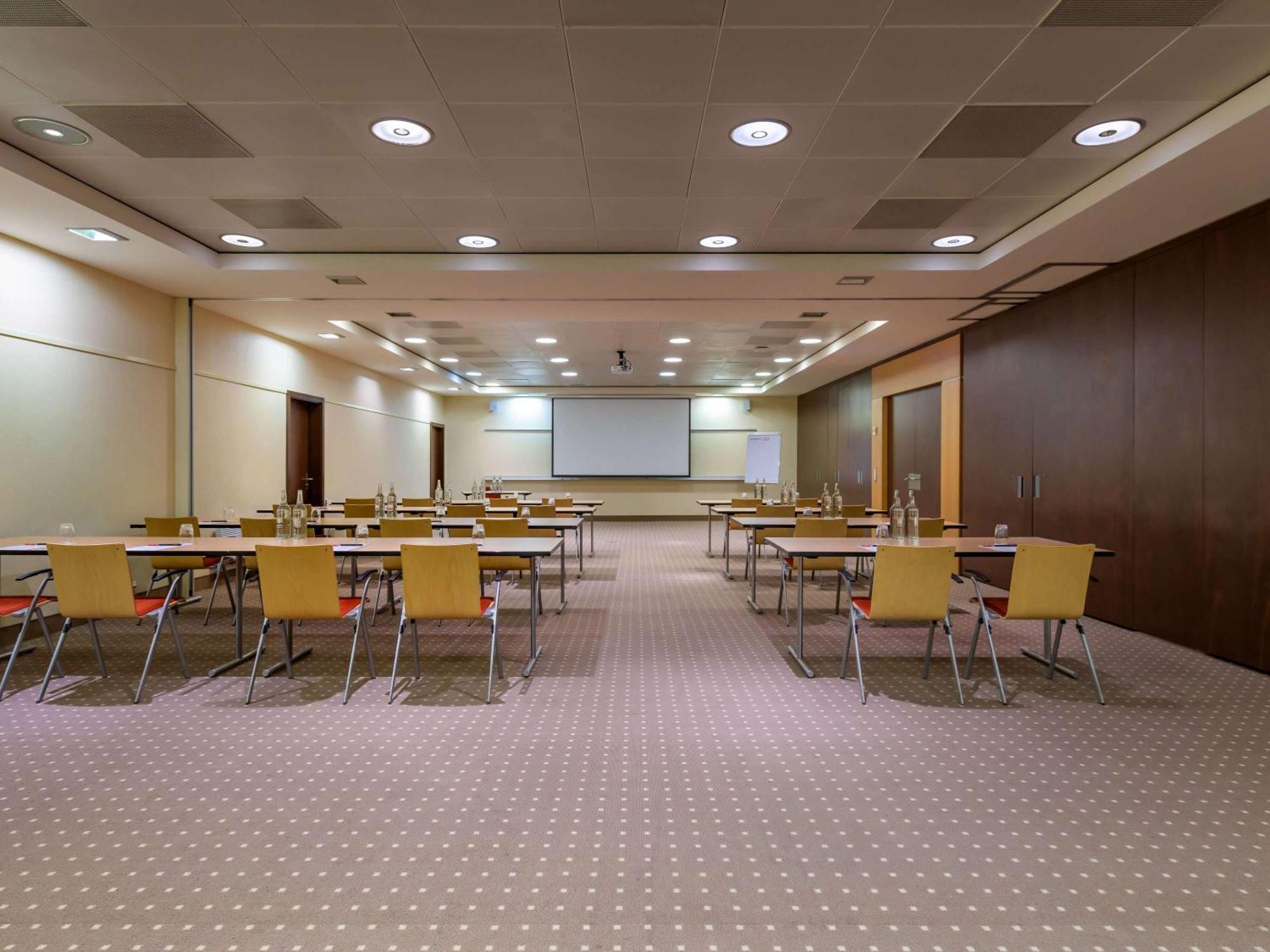 Moevenpick Hotel Geneva Meyrin Exterior photo