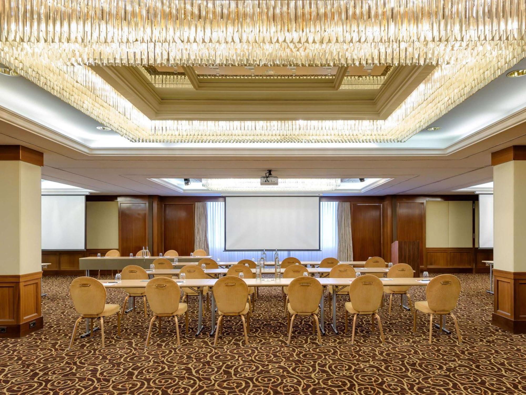 Moevenpick Hotel Geneva Meyrin Exterior photo