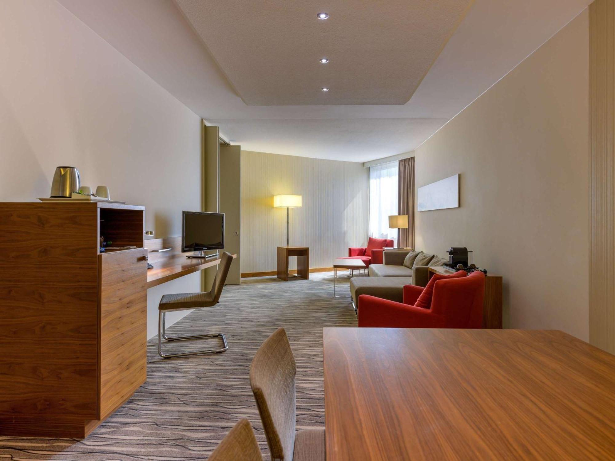 Moevenpick Hotel Geneva Meyrin Exterior photo